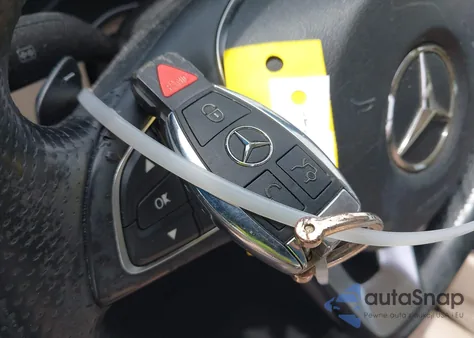 2016 Mercedes-Benz C 300 Luxury/Sport z USA, uszkodzony, nr VIN 55SWF4JB8GU096616